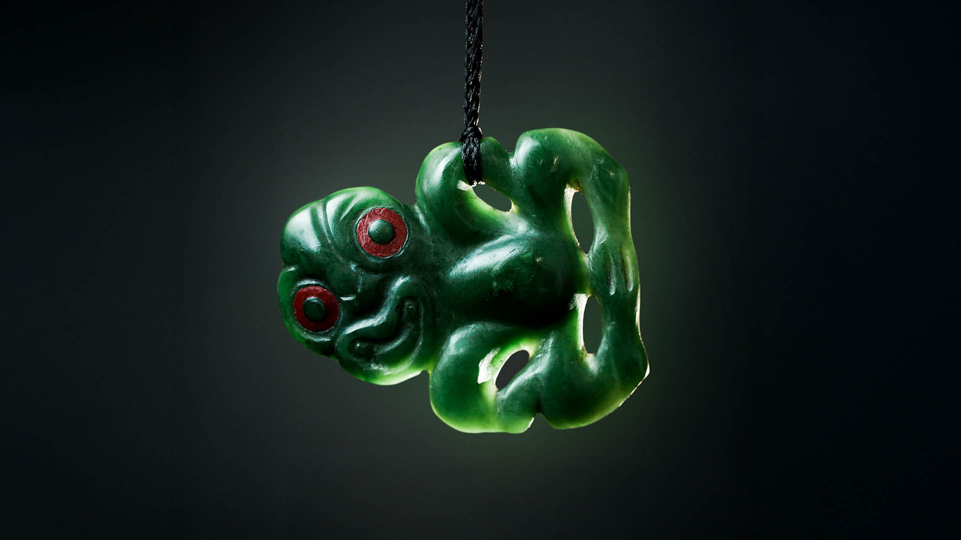 Te Wānanga o Aotearoa Ārahi Kaupapa Leadership &  pounamu tiki with red eyes